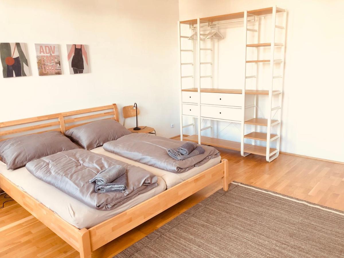 Helle 4 Zimmer Familien-wohnung Mit Balkon! Schloss Schönbrunn In Gehdistanz *