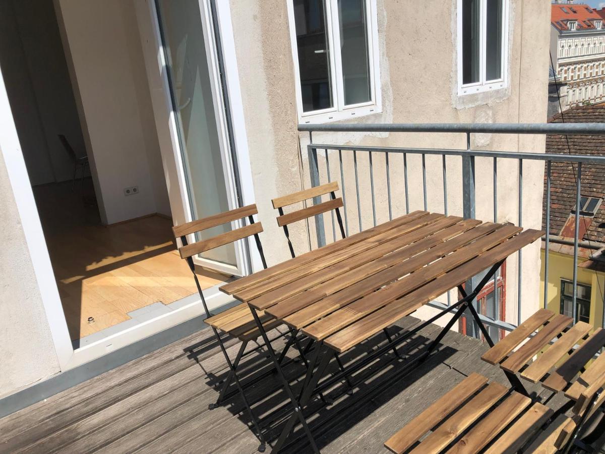 Helle 4 Zimmer Familien-wohnung Mit Balkon! Schloss Schonbrunn In Gehdistanz Apartament Viena