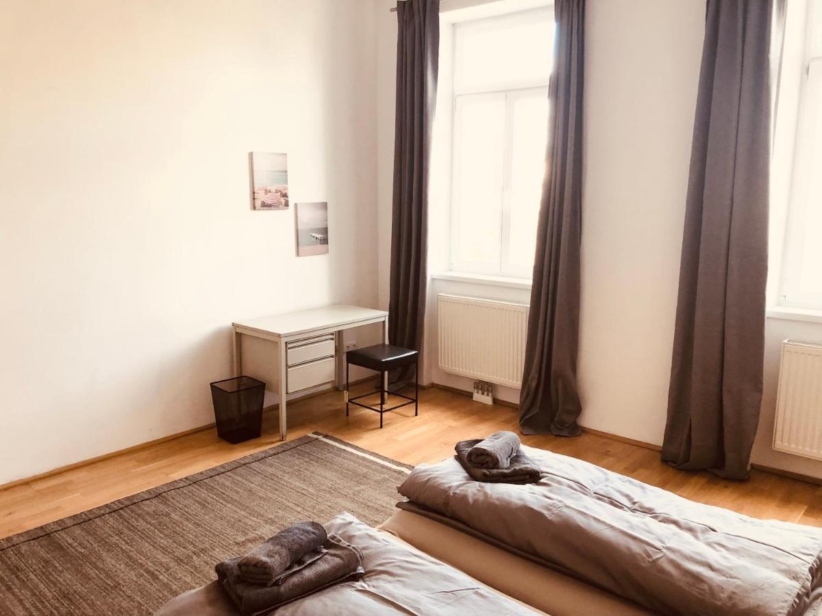 Helle 4 Zimmer Familien-wohnung Mit Balkon! Schloss Schonbrunn In Gehdistanz Viena